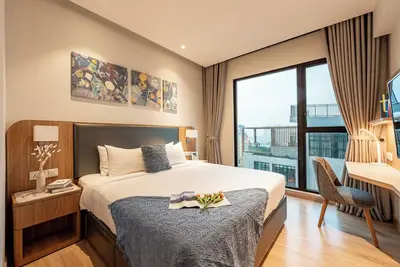 Image de Zenity_Cozy 2br Retreat in District 1: Free Access Pool & Gym