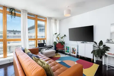 Image de Contemporary Dublin Apt | Balcony & Stunning Views