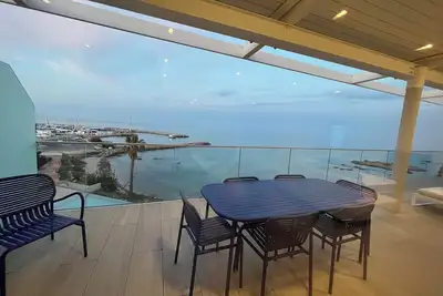 Image de Luxueux appartement 6pers avec piscine semi olympique face à la mer, le rêve!