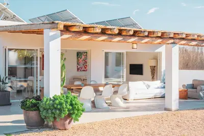 Image de Charming 4-bedroom villa with private swimming pool in soothing
