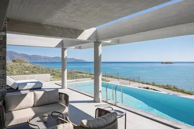 Image de Luxurious Seafront Villa Karystos