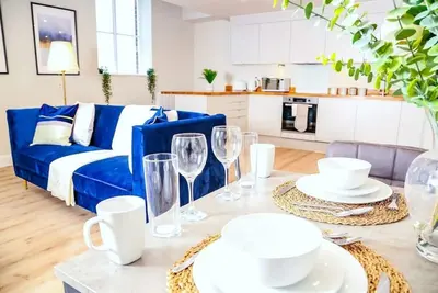 Image de The Blue Academy Apartment - 2 Bed - Free Parking By Bevolve