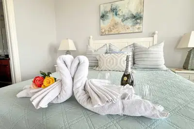 Image de L-3 Stunning Views clean cozy close to Sdc