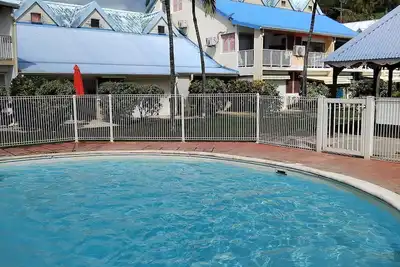 Image de location à 300 mètres de la plage avec piscine