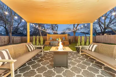 Image de Spacious 5-bedroom in wonderful South Austin with Cowboy pool and sun deck!
