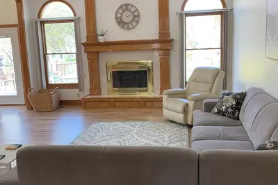 Image de Peaceful 3-bedroom accessible ranch home with Ac, WiFi in Eastside Olathe.