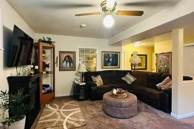 Image de 1500 sq Ft 1 bedroom Apt. Hot tub, sauna, gym