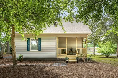 Image de Charming 3br/2ba Cottage in the Village of Pinehurst –Walk to Almost Everything!