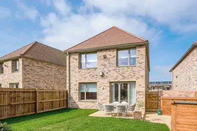 Image de Stylish 4-Br House - free parking & nice garden