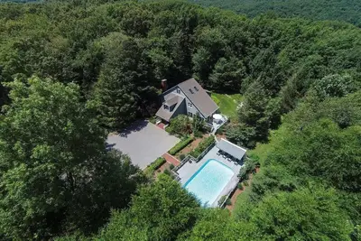Image de Secluded 4 bedroom home with pool and hot tub on 9 acres