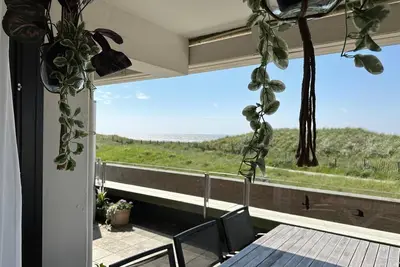 Image de The \"Sunset Boulevard\" vacation apartment, furnished in retro country house style, is located on the 1st floor of the \"Terrassenflat\" apartment complex. This apartment is a private house and practically furnished. The apartment is for max. 4 to 5