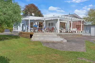 Image de Spacious Papakura Family Delight w Deck and Yard