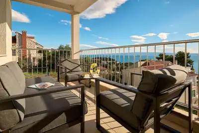 Image de Sea View & Garage  - Modern 3br Split Apartment