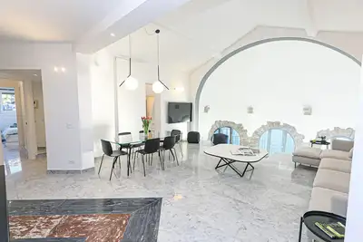 Image de Magnificent apartment in Sam Benelli Castle, overlooking the sea