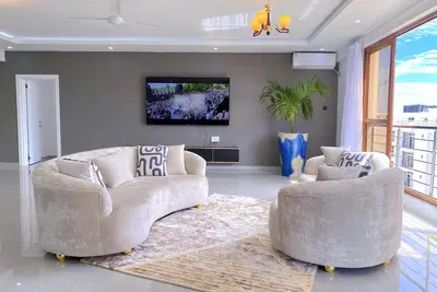 Image de Luxurious Top-Floor Penthouse with Stunning Views, Pool Access, kids area & gym.