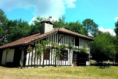 Image de Maison Landaise traditionnelle sur airial isolé, piscine sécurisée