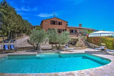 Image de Fortebracci - Six Chambres Villa, Couchages 12