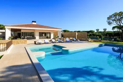 Image de Sunset Bay Mansion - Cinq Chambres Villa, Couchages 10