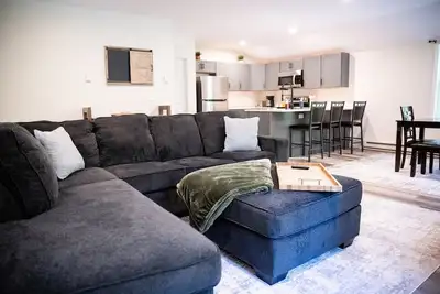 Beautiful 1-bedroom apartment in Andover 10 miles to Uconn w/ Ac, Washer/Dryer
