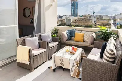 Image de Charming Duplex Penthouse in Gzira by the sea