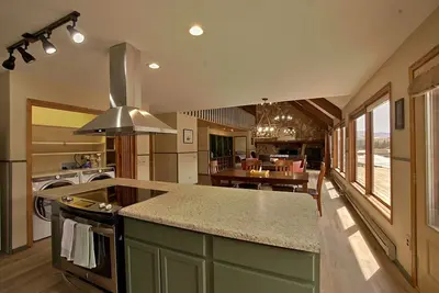 Image de Amazing River Views- Game Table- 5 min from Creede