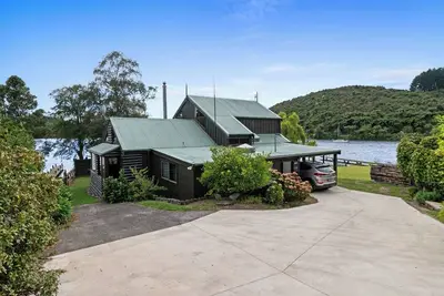 Lakeside Escape - Tikitere Holiday Home