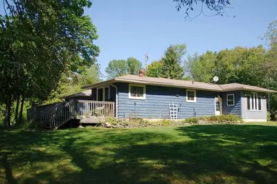 Image de Tranquility on Lake Seymour, Trent Hills. Seymour Point a year round property.