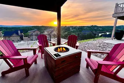 Image de Luxury Cabin! 5br 5ba Cmty Pools, Cmty Hot tubs, Pickleball, Lake Trail!