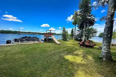 Image de The Wolf Den on White Lake!