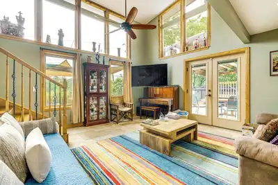 Image de 5br SoCo Austin Retreat w/ Swim Spa & Sauna