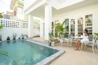 Image de Wink villa 154 Patong Phuket close to the beach sleep 10
