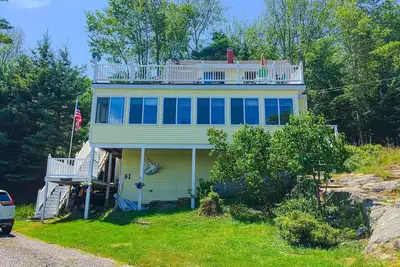 Charming Oceanfront House with Deck, Cozy Loft, and Direct Beach Access