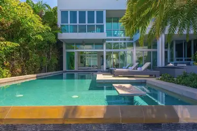 Image de Villa Glacia – Modern Waterfront Home on the Venetian Islands