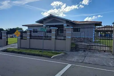 Image de 3-bedroom chalet in delightful David with WiFi, Ac, hot shower - secure location