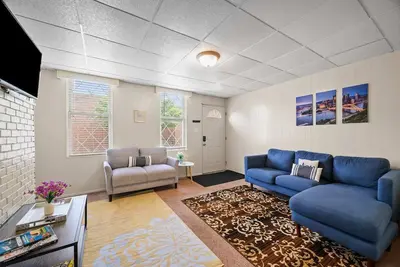 Image de Bright & Cozy 2 Bed Home  Private Parking