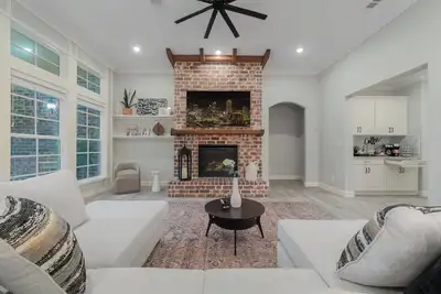 Image de Spacious 4-bedroom house near Dfw, Hot Tub, Game Room, Backyard Playset