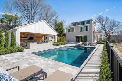 Image de TenFortyFive: 1045-Co  New Pool, Walk to Village or Beach, Bay View