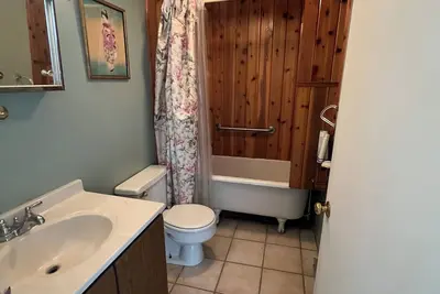 Image de Peaceful and cozy 1880s In Town 4-bedroom house with whiteface views