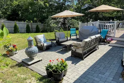 Image de Owls Nest: Near Craigville Beach, Dog friendly.