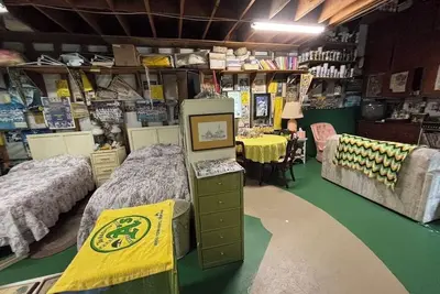 Image de Charming baseball themed 2-story building with cable Tv, wi-fi & stereo system.