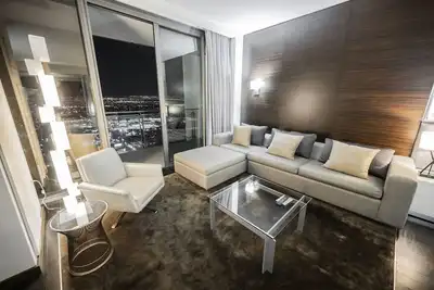 Image de Svs: High Floor Sunset View Studio | Open Balcony | Palms Place