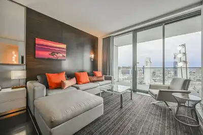 Image de Svs: Strip View Studio | Resort Pool | Palms Place