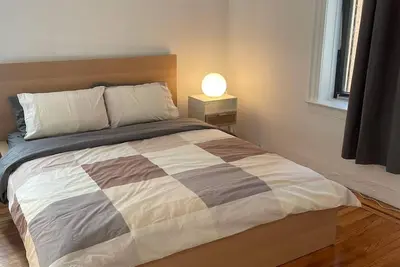 Image de Well located 1-bedroom apartment in Queens, 1 block away from Lirr and 7 train