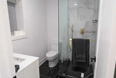 Image de 1-Br|Basement Apartment with Modern Amenities