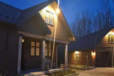 Image de Georgian Bay Escape Cottage in Meaford. Cozy Sky cottage with fireplace.