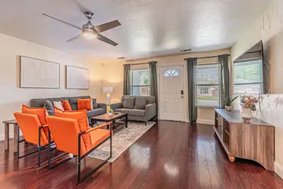 Spacious 5-bedroom bungalow in charming McKinney with huge parking space