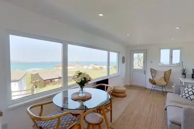 Image de Vu an Tecca enjoys spectacular sea views and is newly refurbished.