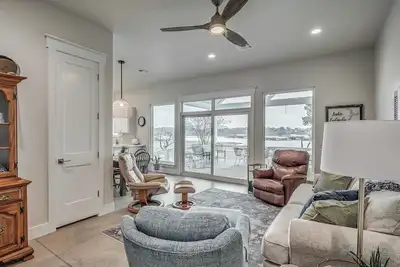 Image de Spacious Lakefront 3 Bed, 2 Bath – Boat Parking Available!