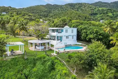 Image de Beachfront House in Maunabo w/ Pool & Views