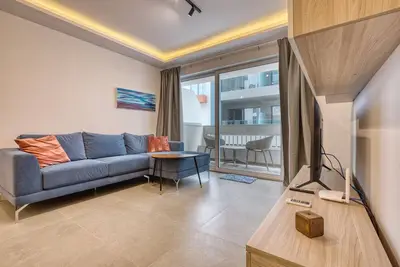 Image de Modern 2-Bedroom Apartment Near the Sea